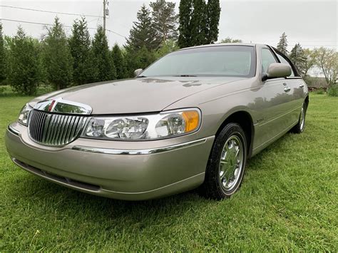 lincoln 2001|2001 lincoln town car specs.